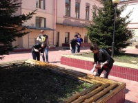 Весенняя акция по благоустройству двора прошла в институте